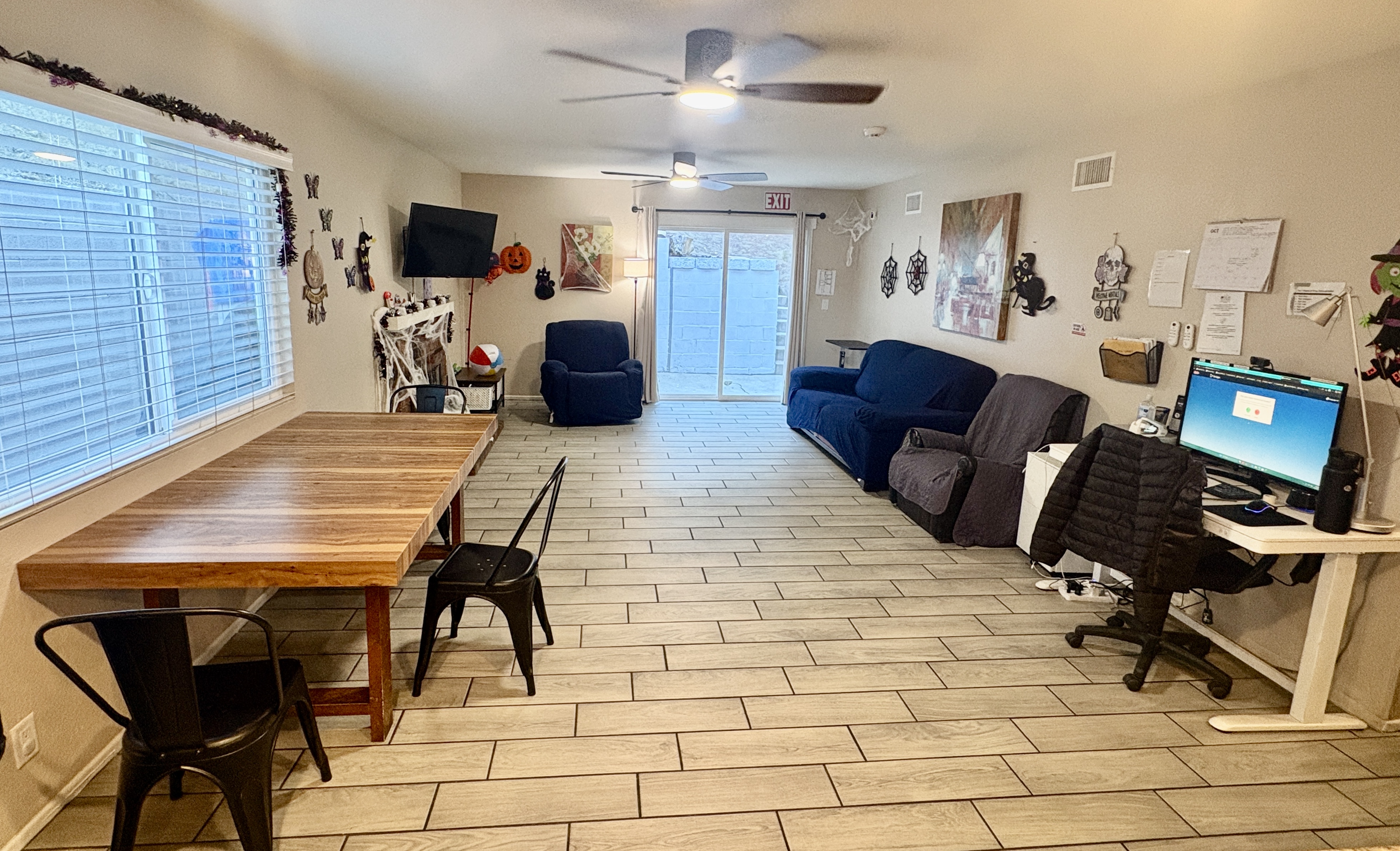 Aces House living room and dining area